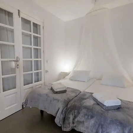 Villa Sleeps 4 With Wifi