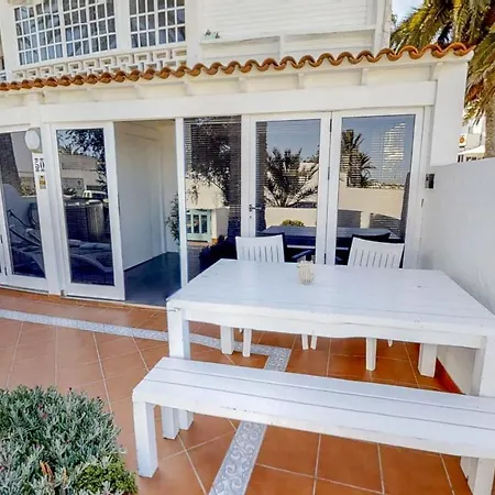 Sleeps 4 With Wifi Corralejo