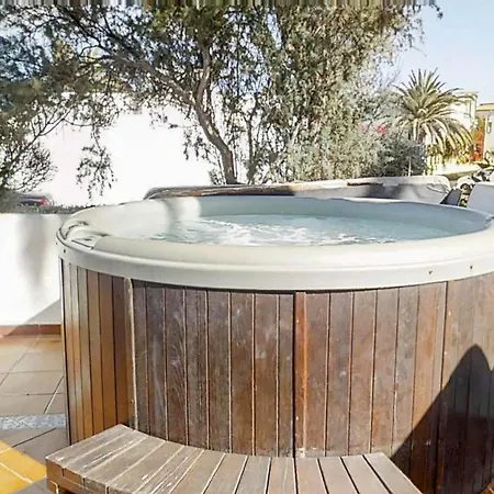 Sleeps 4 With Wifi Corralejo