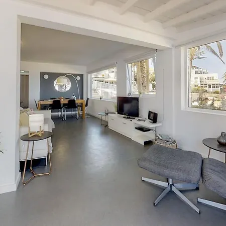 Sleeps 4 With Wifi Villa