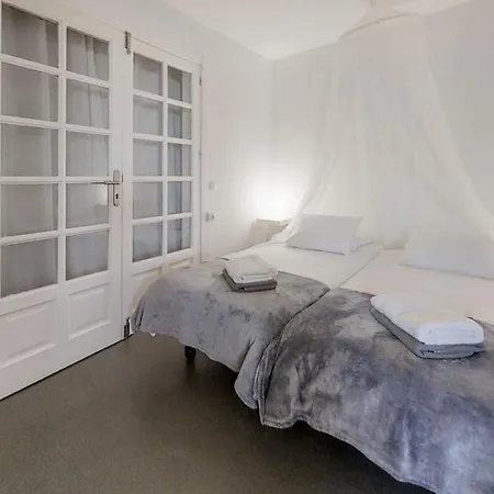 Villa Sleeps 4 With Wifi